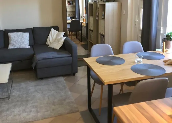 Oktogon Studio Apartament *